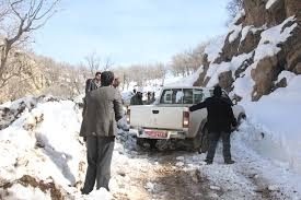راه 6 روستای شهرستان آزادشهر مسدود شد/ تیم های راهداری در حال برف روبی برای نجات روستاییان