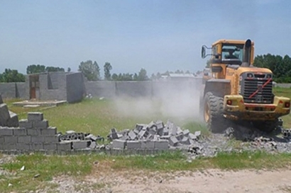 تخریب ساخت وسازهای غیرمجاز در اراضی کشاورزی و بخش ساحلی بندرترکمن