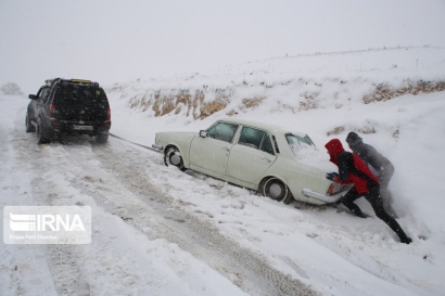 بارش برف جاده گرگان - شاهرود را مسدود کرد