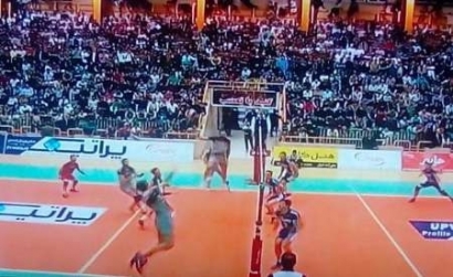 والیبالیست‌های گنبدی باز هم شکست خوردند/ برد قاطع صدرنشین لیگ برتر در برابر هاوش گنبد