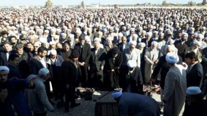 تشییع پیکر امام جمعه فقید اهل سنت بندر ترکمن/ حضور استاندار و نماینده ولی‌فقیه در مراسم تشییع