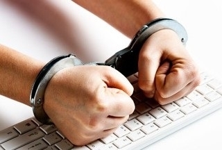 انتقام خواستگار ناکام با انتشار تصاویر شخصی در شبکه‌های اجتماعی/ متهم زن و فرزند داشت