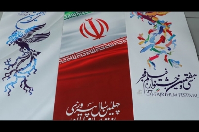 استقبال ۹۰۰ نفری در شب چهارم جشنواره فیلم فجر/ صف طولانی علاقه مندان زیر باران
